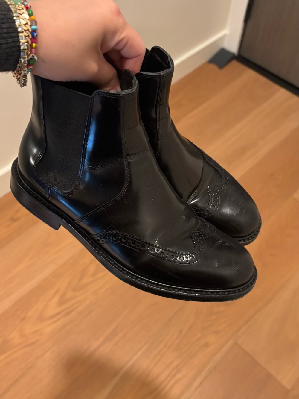 Saint Laurent women’s Ceril Chelsea boots in Nero. AW20 collection. Retail $1100 - Picture 2 of 4